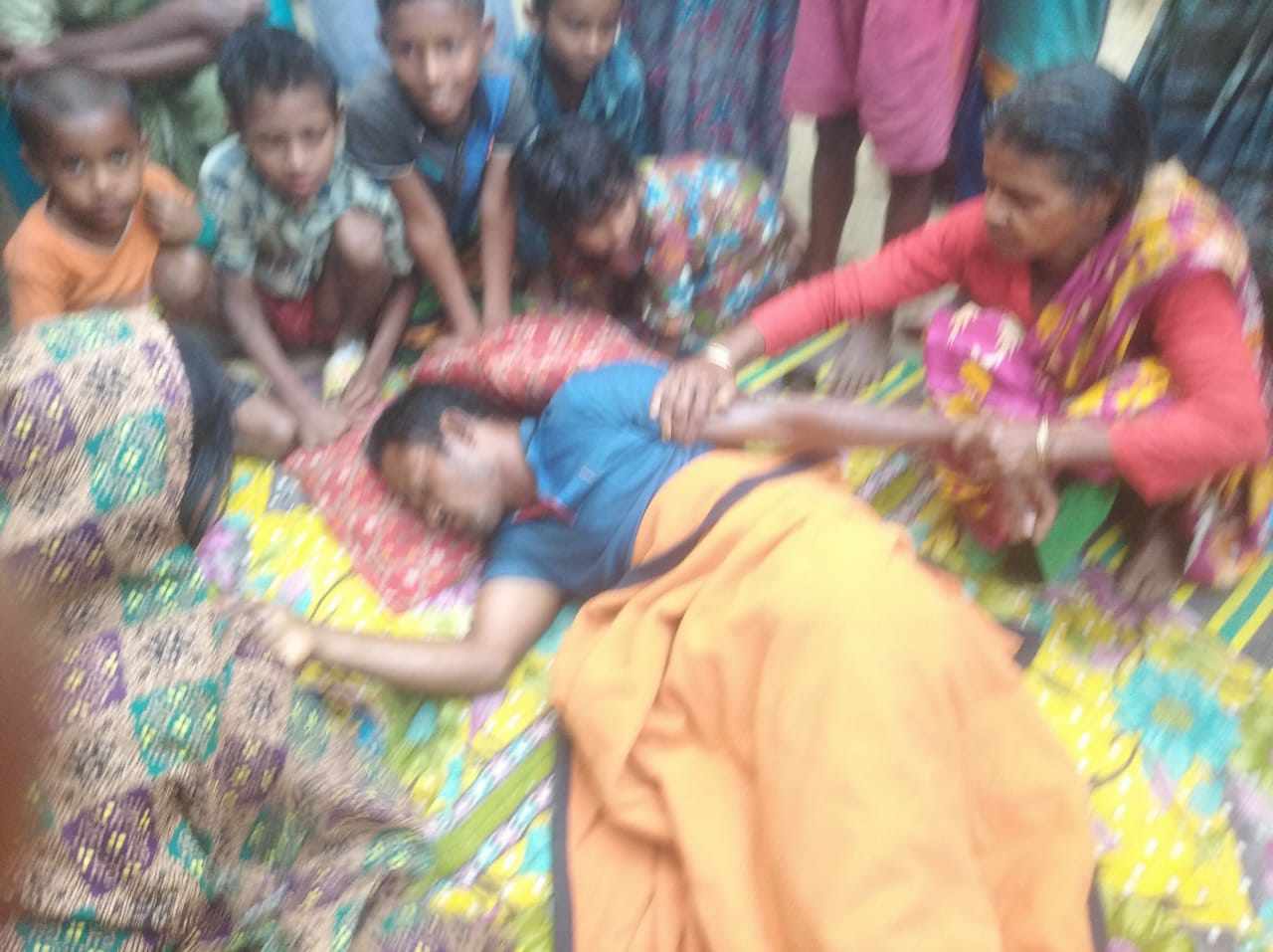  গ্রাম পুলিশকে চড় থাপ্পড় মেরে আহত করলেন এস.আই