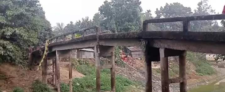 ধর্মপাশায় এলজিইডি ব্রিজের বেহাল দশা