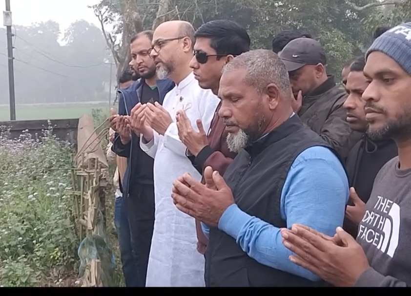 এম এ হক ও সুহেল’র কবর জিয়ারতে যুক্তরাজ্য বিএনপি নেতা আসাদুজ্জামান