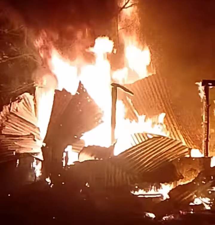ধর্মপাশায় আগুনে পুড়ে ব্যবসায়ীর ৬ লক্ষ টাকা ক্ষতি