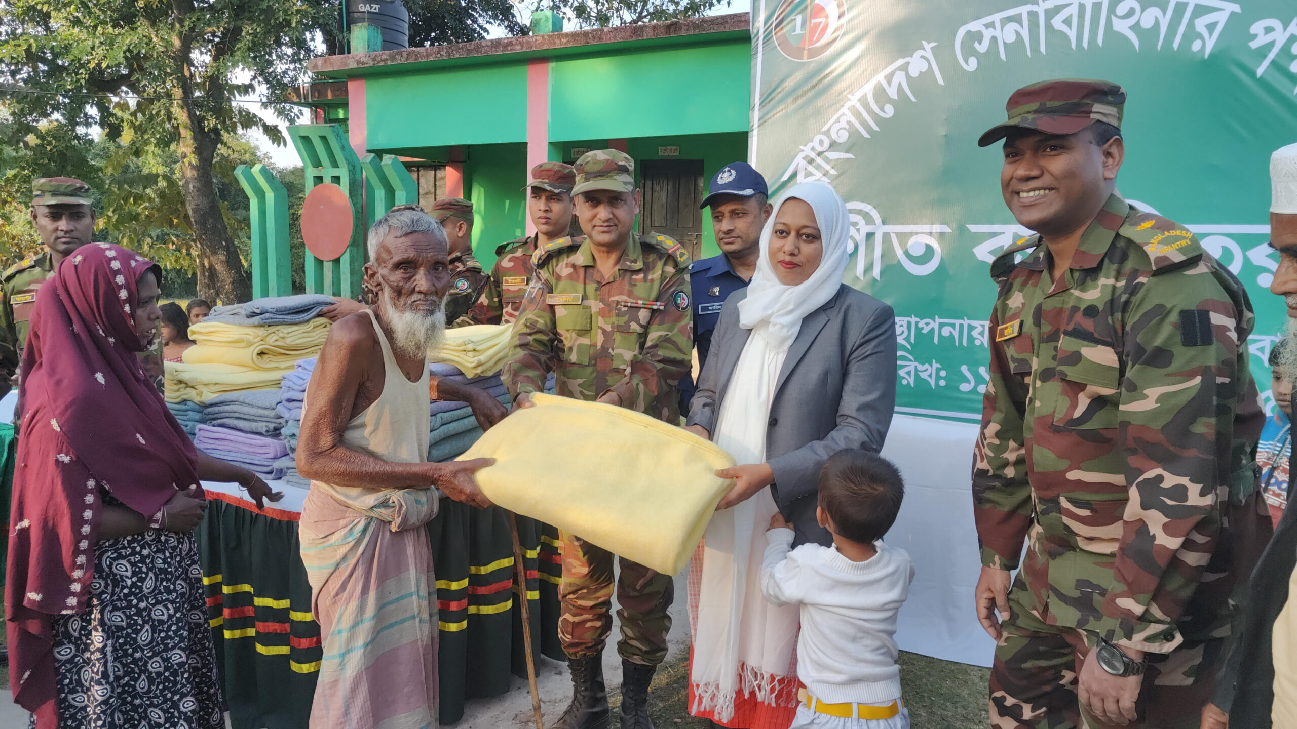 দোয়ারাবাজারে সেনাবাহিনীর শীতবস্ত্র বিতরণ