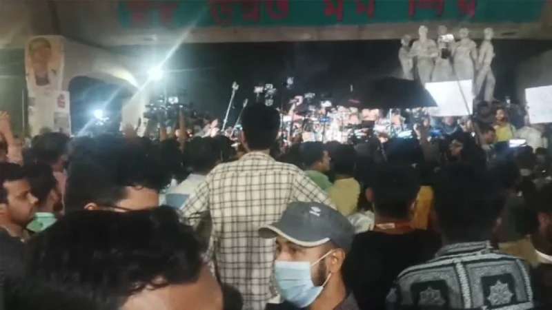 কুয়েটে ‘ছাত্রদলের হামলা’র প্রতিবাদে রাজধানীতে বিক্ষোভ