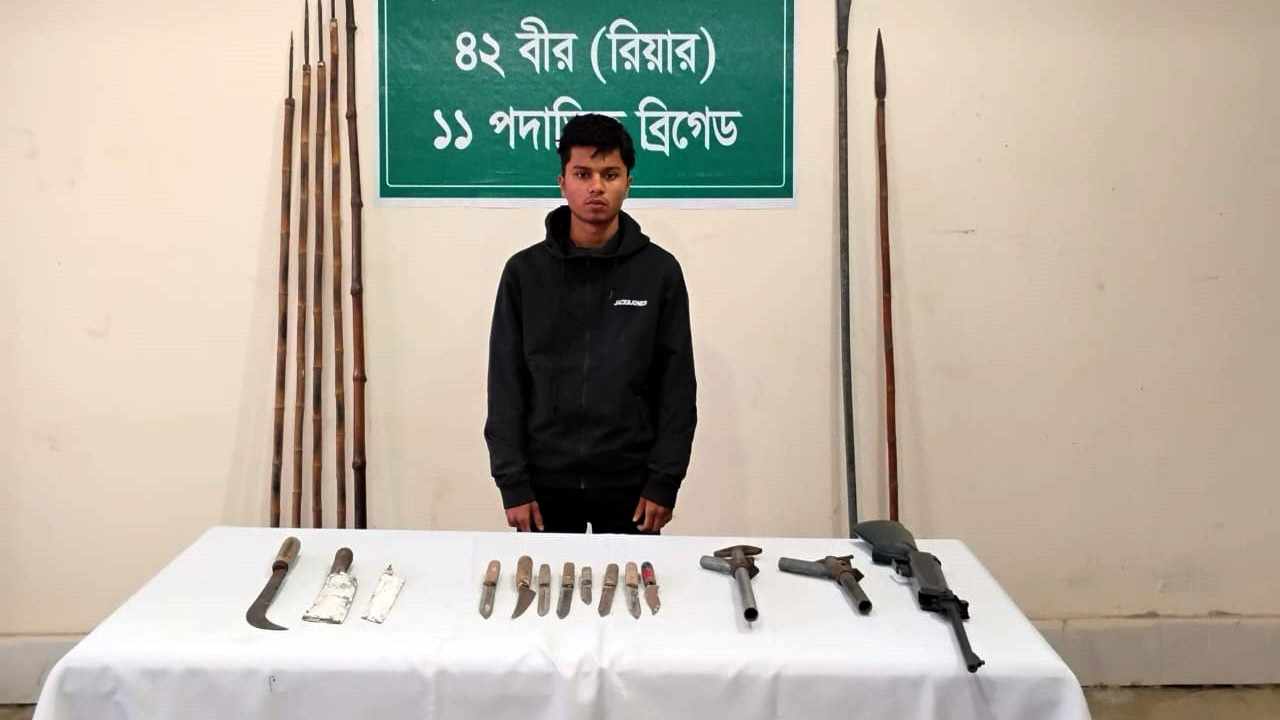 সেনা অভিযানে তিনটি আগ্নেয়াস্ত্র সহ সুনামগঞ্জে এক সন্ত্রাসী গ্রেফতার