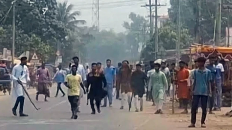 ঈদের নামাজ শেষে ‘জয় বাংলা’ স্লোগান ঘিরে বিএনপি-আওয়ামী লীগের সংঘর্ষ