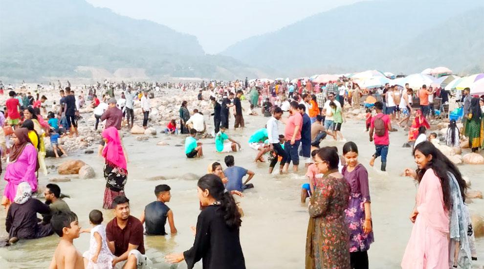সাদাপাথর ঘুরতে এসে পর্যটকের মৃত্যু
