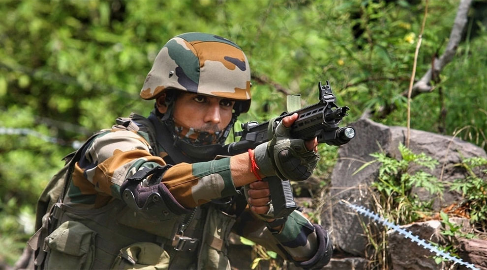 ভারত-পাকিস্তান সীমান্তে সেনাদের গোলা গুলি