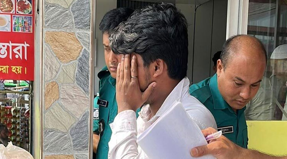 বাসে হেনস্তার শিকার শাবি ছাত্রী, সুপারভাইজার আটক