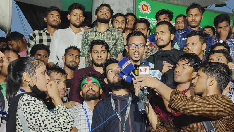 সারাদেশে অবরোধের ডাক দিয়েছেন পলিটেকনিক ইনস্টিটিউটের শিক্ষার্থীরা
