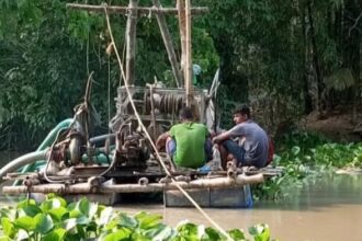 বাগেরহাটের শরণখোলায় অবৈধ ড্রেজার জব্দ 