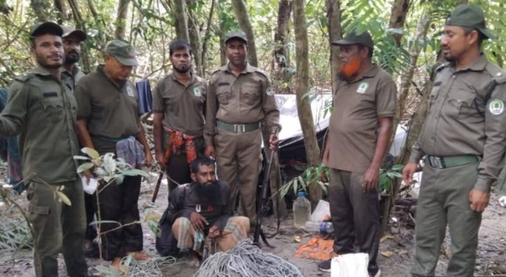 সুন্দরবনে হরিণ শিকারের ফাঁদসহ শিকারী আটক