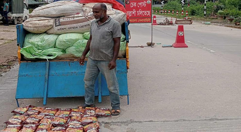 সিলেটে কাঠের গুড়োর নিচে মিললো ফুচকা