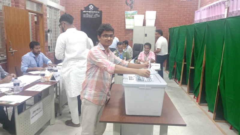 দিনভর উত্তেজনা জাকসুর ভোট গ্রহণ শেষ
