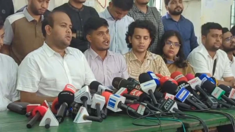 ডাকসু ইস্যুতে ছাত্রদল সমর্থিত প্যানেলের সংবাদ সম্মেলন