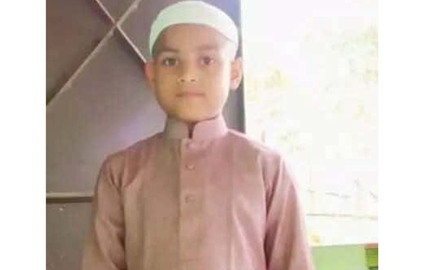 সিলেটে চেয়ারের নিচে মাথা ঢুকিয়ে শিশুকে পেটালেন মাদ্রাসা শিক্ষক