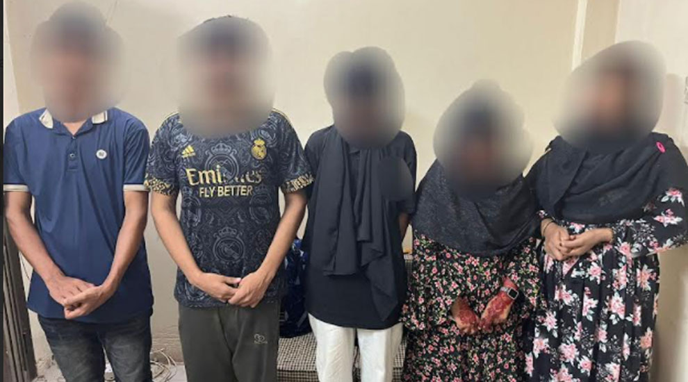 আম্বরখানার দুই হোটেল থেকে ৫ তরুণ-তরুণী আটক