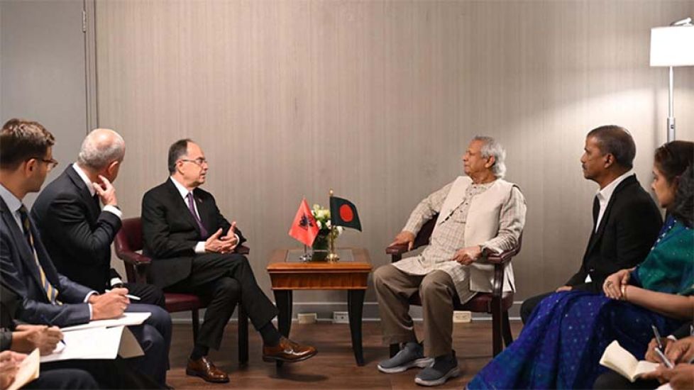 বাংলাদেশ থেকে লোক নিতে চায় যে দেশ