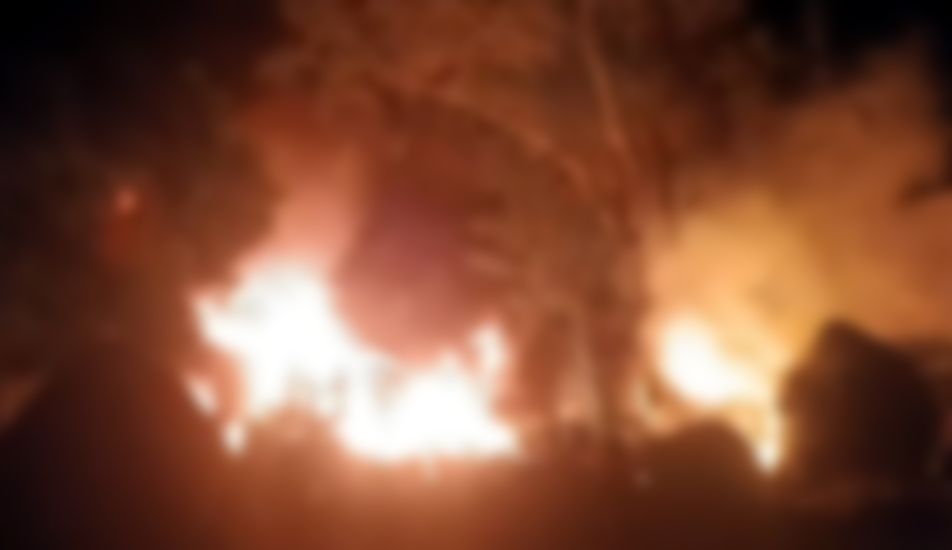 মধ্যরাতে আগুনে পুড়ল ৪ দোকান