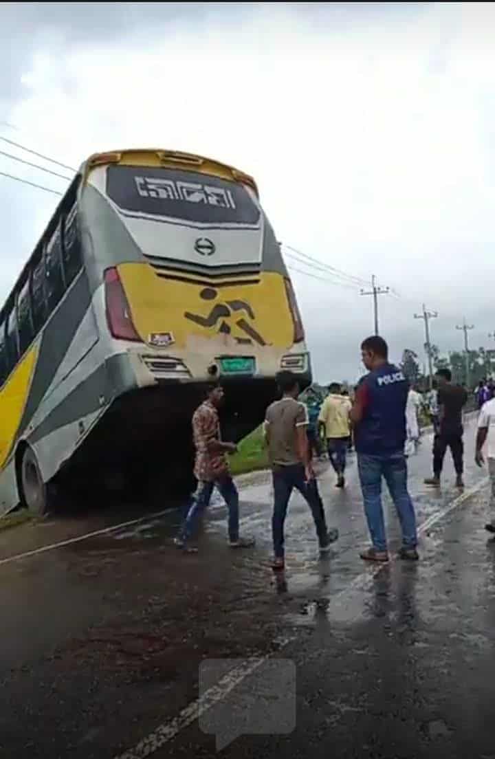 ঢাকা- সিলেট মহা সড়কের নবীগঞ্জে বাস চাপায় মা-ছেলের মর্মান্তিক মৃত্যু- এলাকায় শোকের ছায়া