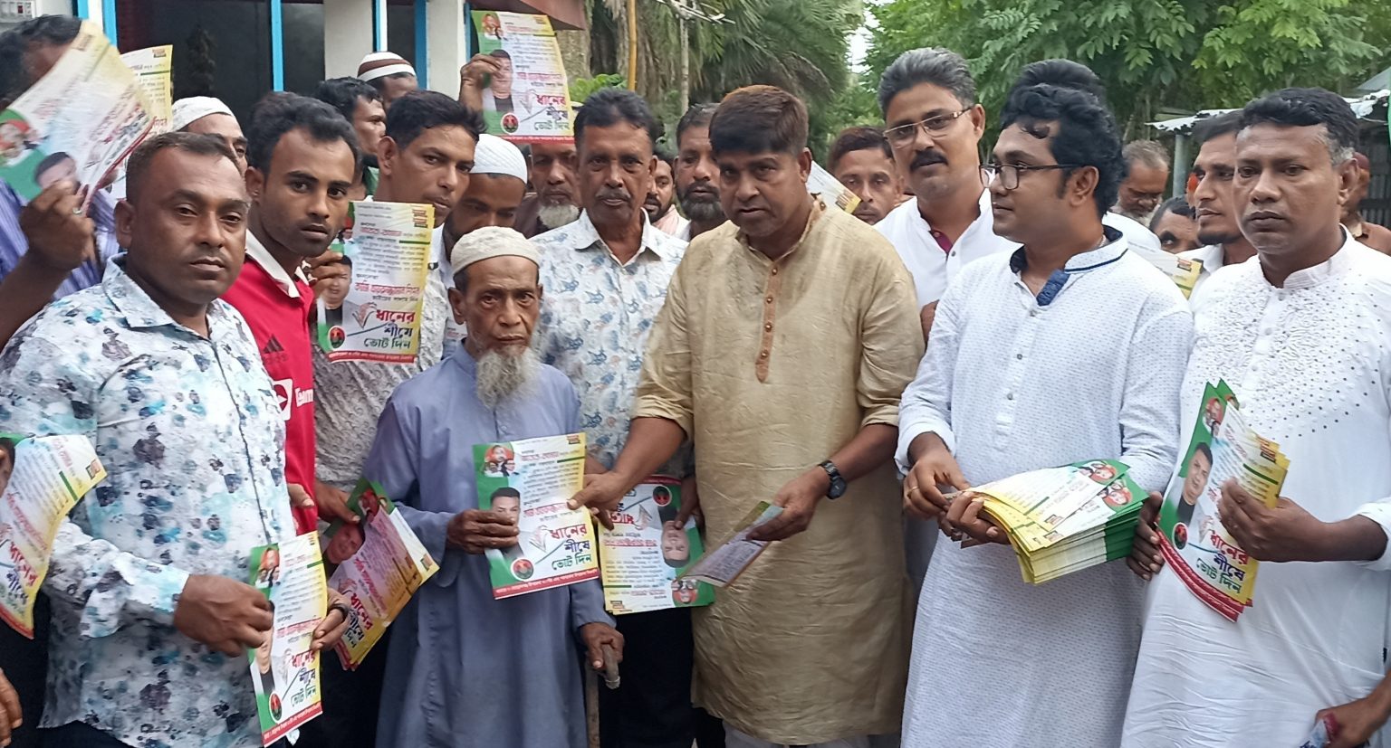 ৩১ দফা রাষ্ট্র কাঠামো সংস্কারে মোরেলগঞ্জে লিফলেট বিতরণ