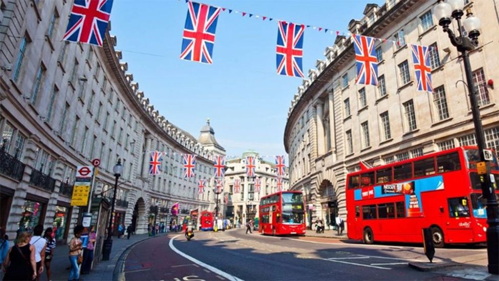 স্থায়ী বসবাসের নিয়মে কড়াকড়িতে যাচ্ছে যুক্তরাজ্য