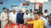 ওসমানীনগরে হুমায়ুন কবিরের পক্ষ থেকে দুর্গাপূজায় নগদ উপহার বিতরণ