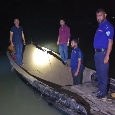 দোয়ারাবাজারে দুই নৌকা আটক,উপজেলা প্রশাসনের নীরবতায় প্রশ্ন!