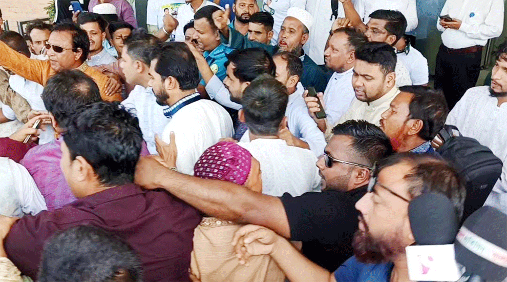 সিলেট এয়ারপোর্টে নেতাকর্মীদের বিশৃ ঙ্খলা, সাংবাদিকদের এড়িয়ে গেলেন ভিপি নুর