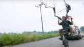 গাছের তৈরি ২২ চাকার বাইকে দাপিয়ে বেড়াচ্ছে যুবক