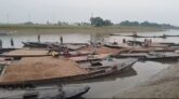 সুনামগঞ্জের ধোপাজান নদীতে রাতের আঁধারে বালু হরিলুট