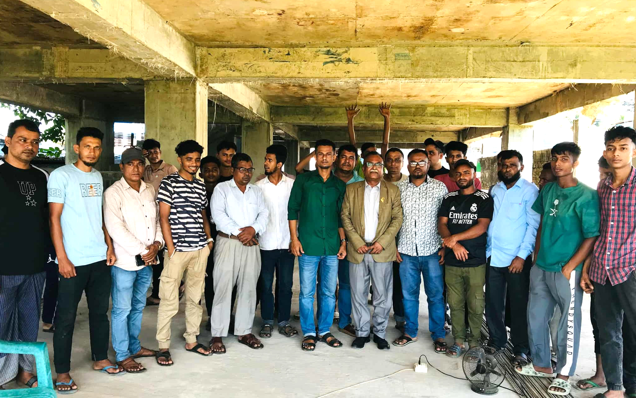 জগন্নাথপুরে এমপি প্রার্থী এমএ কাহার মানুষের ভালবাসায় সিক্ত