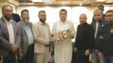 মধ্যনগর বিএনপি থেকে বহিষ্কারাদেশ প্রত্যাহার করে মিছবাহ কে ফুল দিয়ে বরণ করে নেন সিলেট বিভাগীয় সাংগঠনিক সম্পাদক