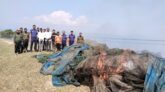 টাংগুয়ার হাওর থেকে ৫লাখ টাকার চায়না দুয়ারী,মশারি জাল জব্দ 