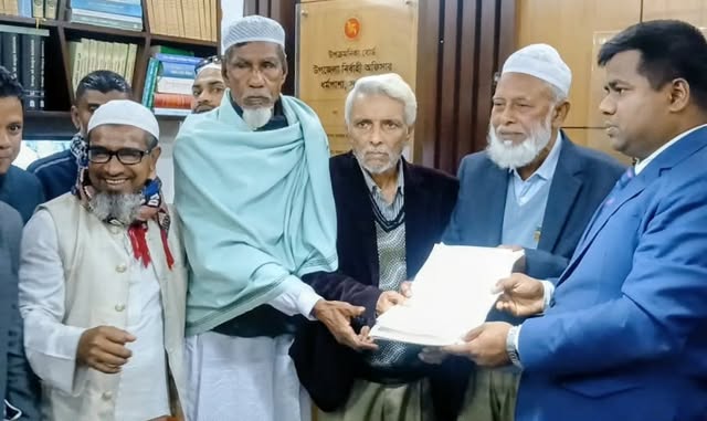 ধর্মপাশায় ১০ দল সমর্থিত এমপি প্রার্থী ডাঃ রফিকুল ইসলাম চৌধুরীর মনোনয়ন পত্র জমা