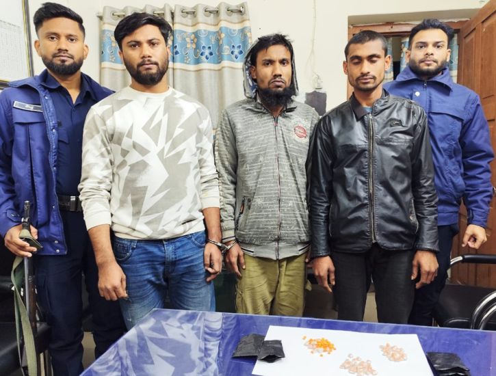 ইয়াবাসহ ৩ যুবক গ্রেফতার