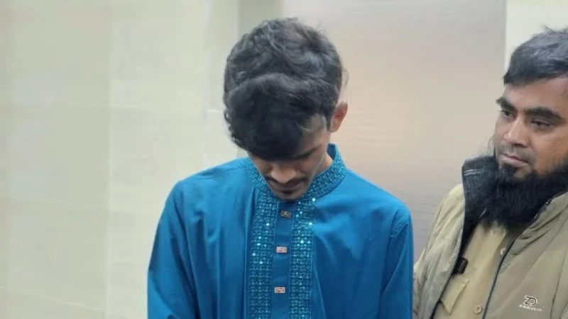 জাবি ভর্তি পরীক্ষায় প্রক্সি দিচ্ছিলেন ঢাবিছাত্র