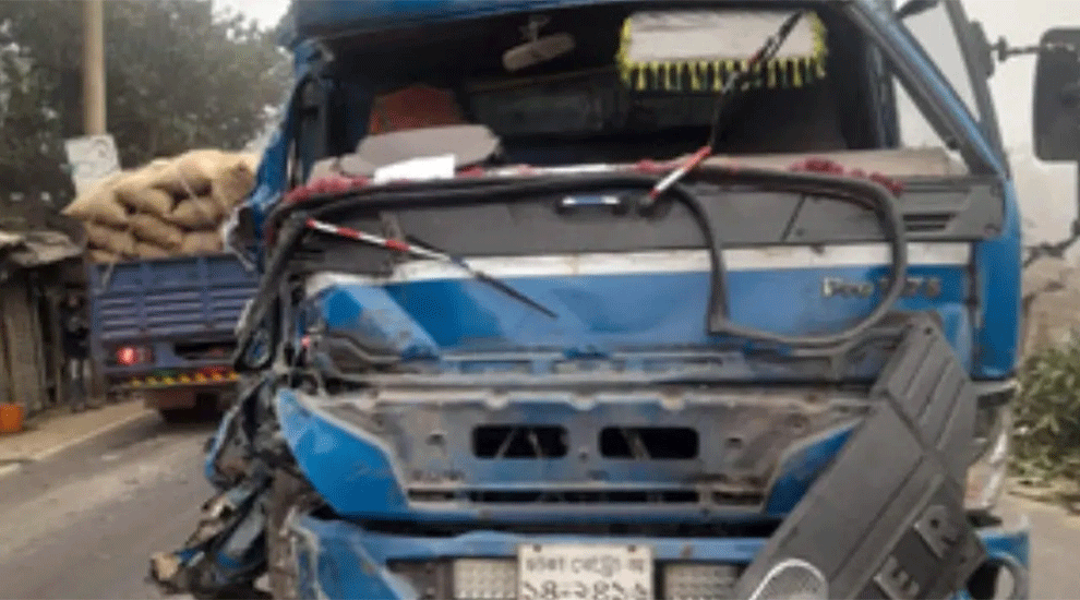 সিলেট-ঢাকা মহাসড়কে দুর্ঘটনায় প্রাণ গেল ৩ কলেজ শিক্ষার্থীর