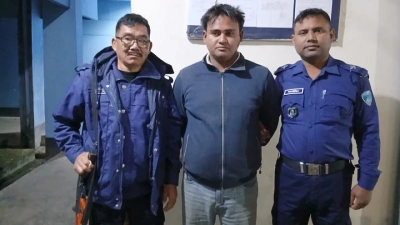 হান্নান মাসউদকে হত্যার হুমকি, অভিযুক্ত অমি গ্রেপ্তার
