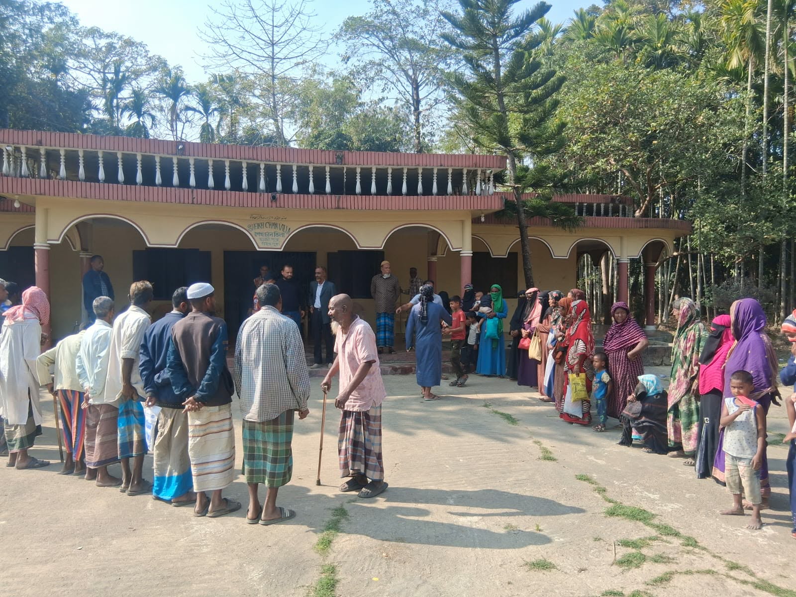 বালাগঞ্জে শহীদ মেমোরিয়াল ট্রাস্ট’র পক্ষ থেকে নিম্ন আয়ের মানুষের মাঝে নগদ অর্থ বিতরণ