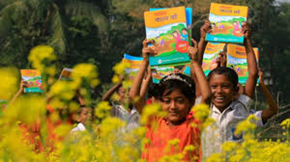 সিলেটে নতুন বইয়ে শিক্ষার্থীদের উচ্ছ্বাস