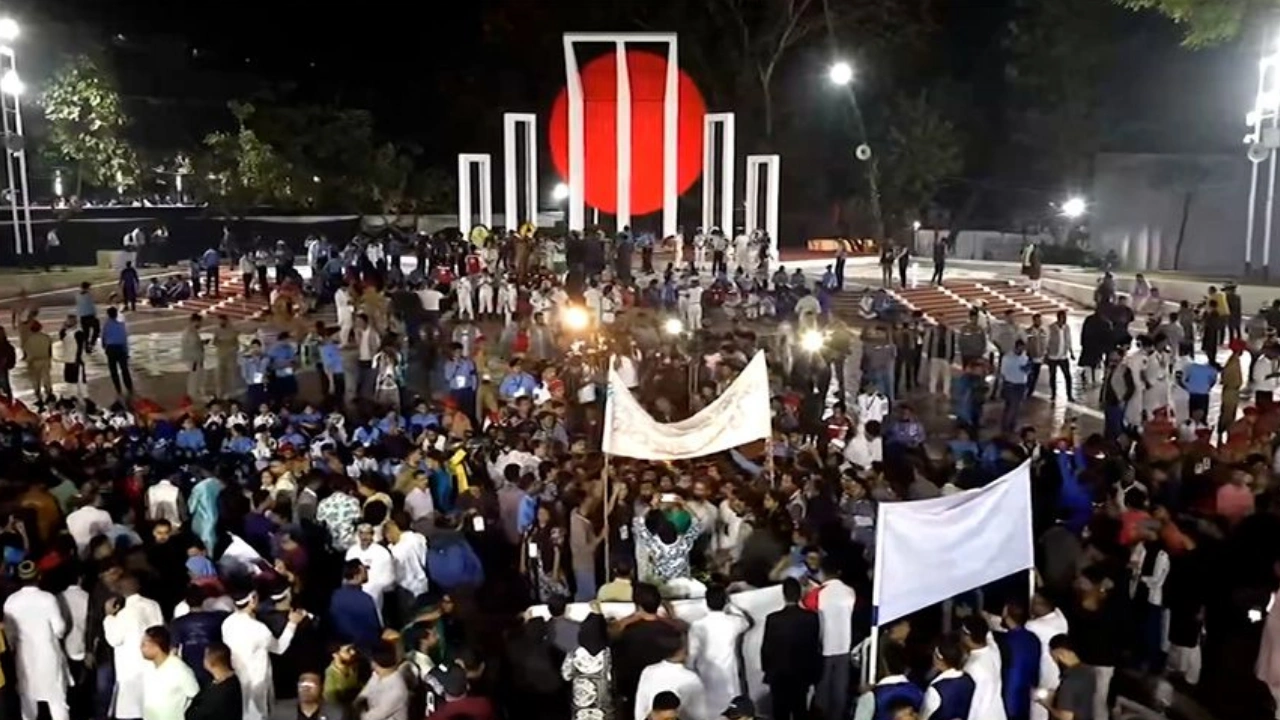 ভাষাশহীদদের প্রতি সর্বস্তরের মানুষের শ্রদ্ধা