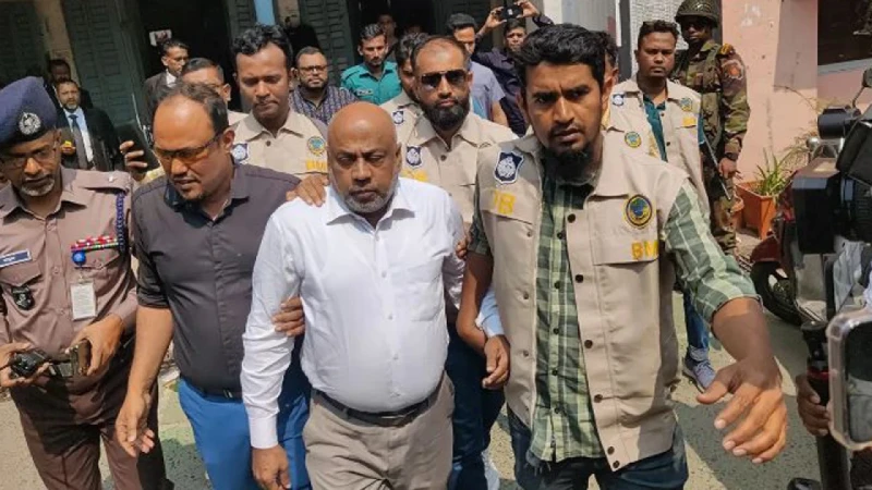 আদালতের এজলাসে ভাঙচুর, জেলা আইনজীবী সমিতির সভাপতি কারাগারে