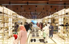 চট্টগ্রাম হালিশহরে ইল্লিয়ীনের ফ্ল্যাগশিপ স্টোর চালু 