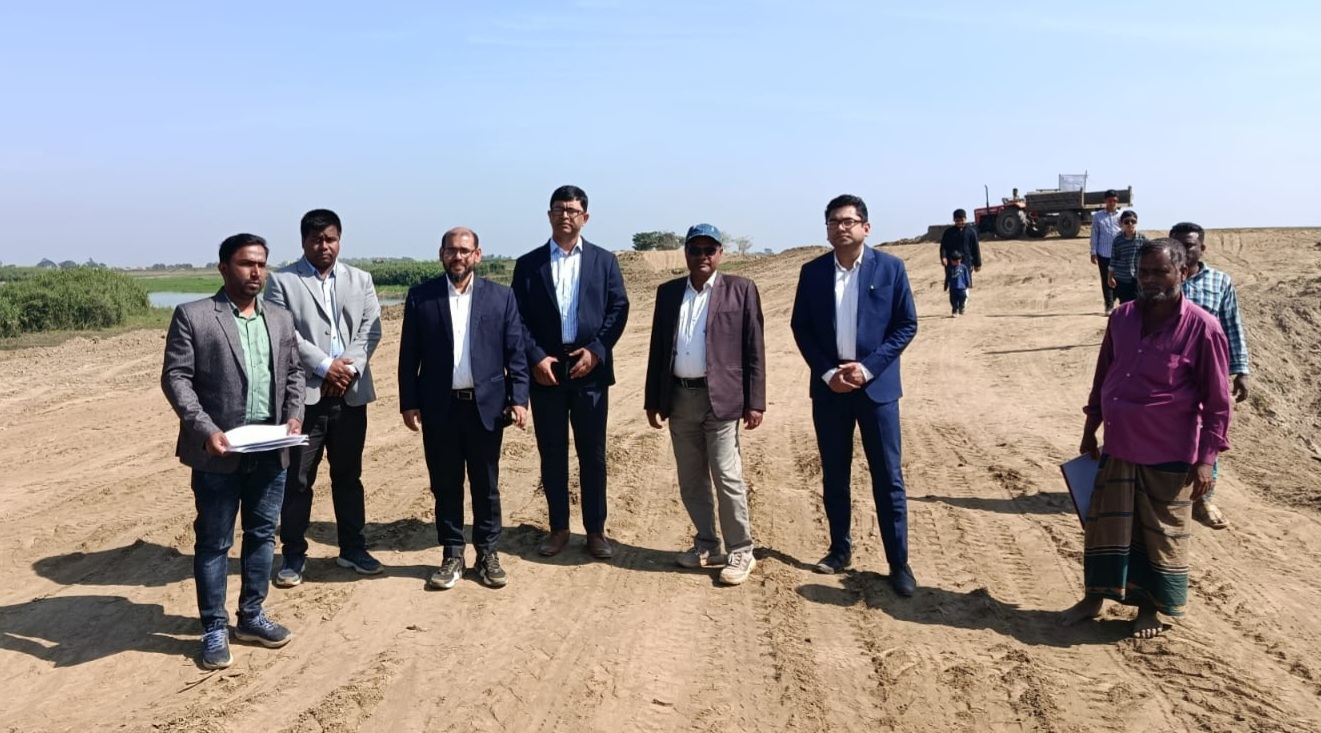 ধর্মপাশায় ফসল রক্ষা বাঁধ পরিদর্শনে সুনামগঞ্জের ডিসি, এসপি