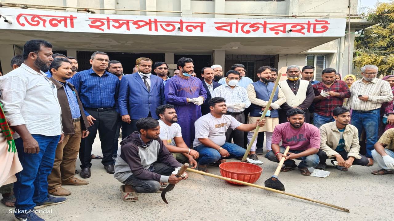 বাগেরহাট ২৫০ শয্যা জেলা হাসপাতালে ৬৬ আউটসোর্সিং কর্মীর মানবেতর জীবন
