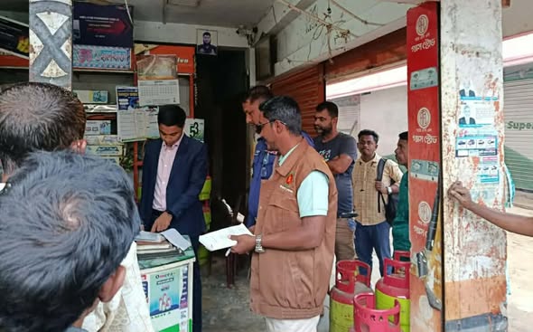 ধর্মপাশায় বেশি দামে সিলিন্ডার গ্যাস বিক্রি করায় ভ্রাম্যমাণ আদালতে ২০ হাজার টাকা জরিমানা