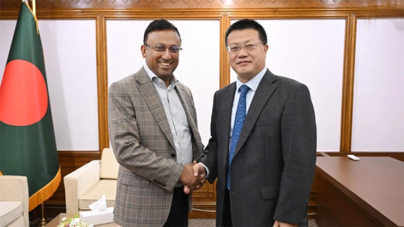 পররাষ্ট্র উপদেষ্টা হুমায়ন কবিরের সঙ্গে চীনের রাষ্ট্রদূতের সৌজন্য সাক্ষাৎ
