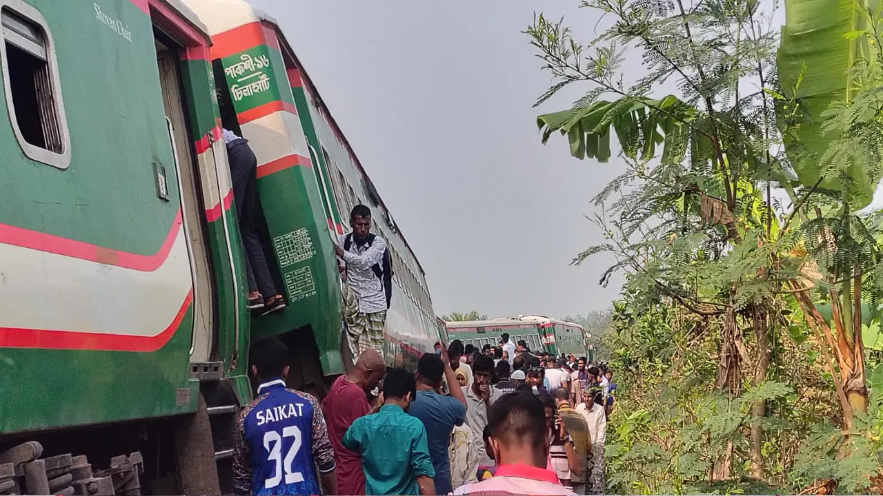 ঢাকার সঙ্গে উত্তরবঙ্গের রেলযোগাযোগ বন্ধ