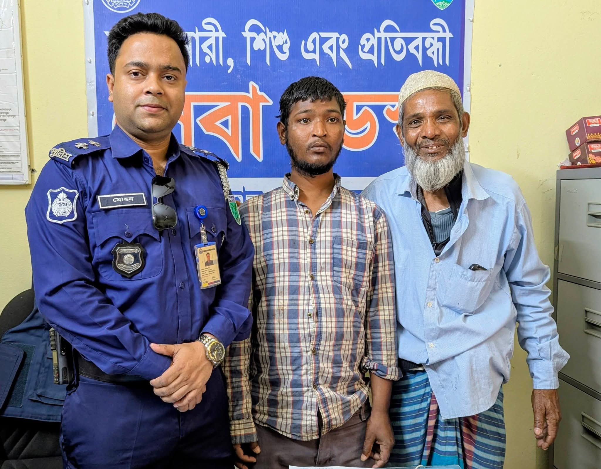 অবশেষে নিখোঁজ রাজিবকে তার পরিবারের কাছে হস্তান্তর করলো দোয়ারাবাজার পুলিশ