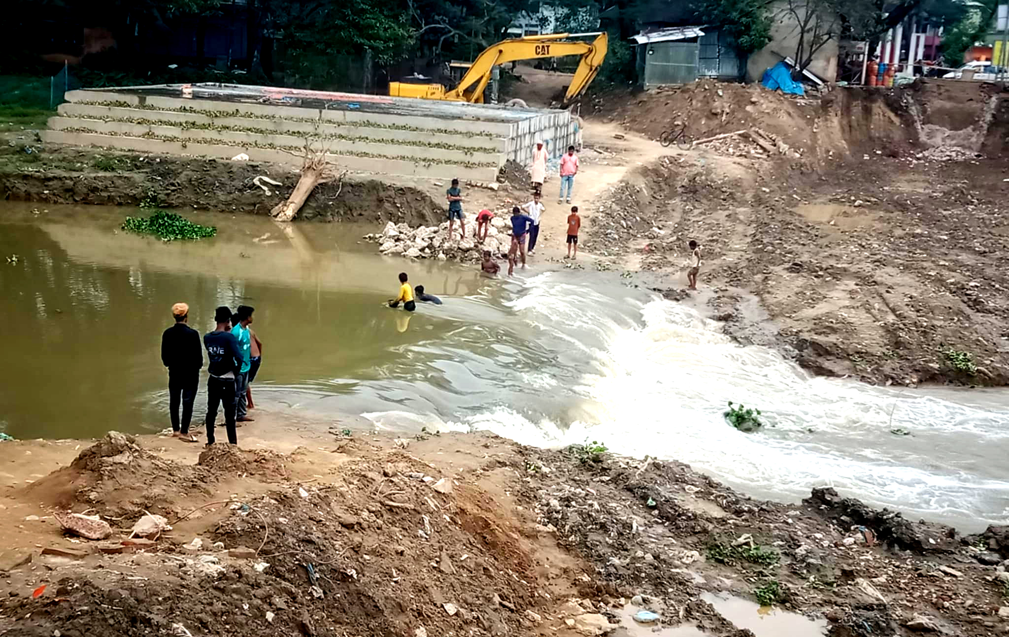 জগন্নাথপুরে নদীতে নতুন পানির আগমন, জনমনে আনন্দ ও শঙ্কা