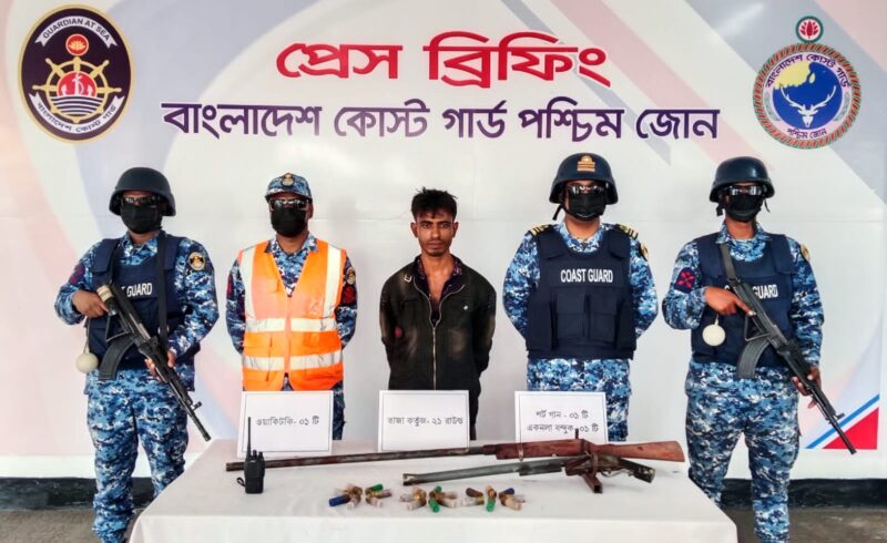 সুন্দরবনে অভিযানে অস্ত্রসহ ‘বড় জাহাঙ্গীর বাহিনীর’ সদস্য আটক